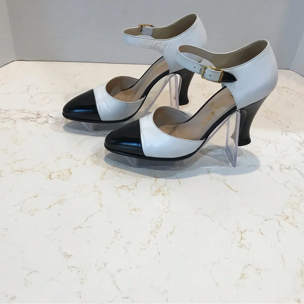 CHANEL Two-Tone Black and White Heels - Picture 2 of 12